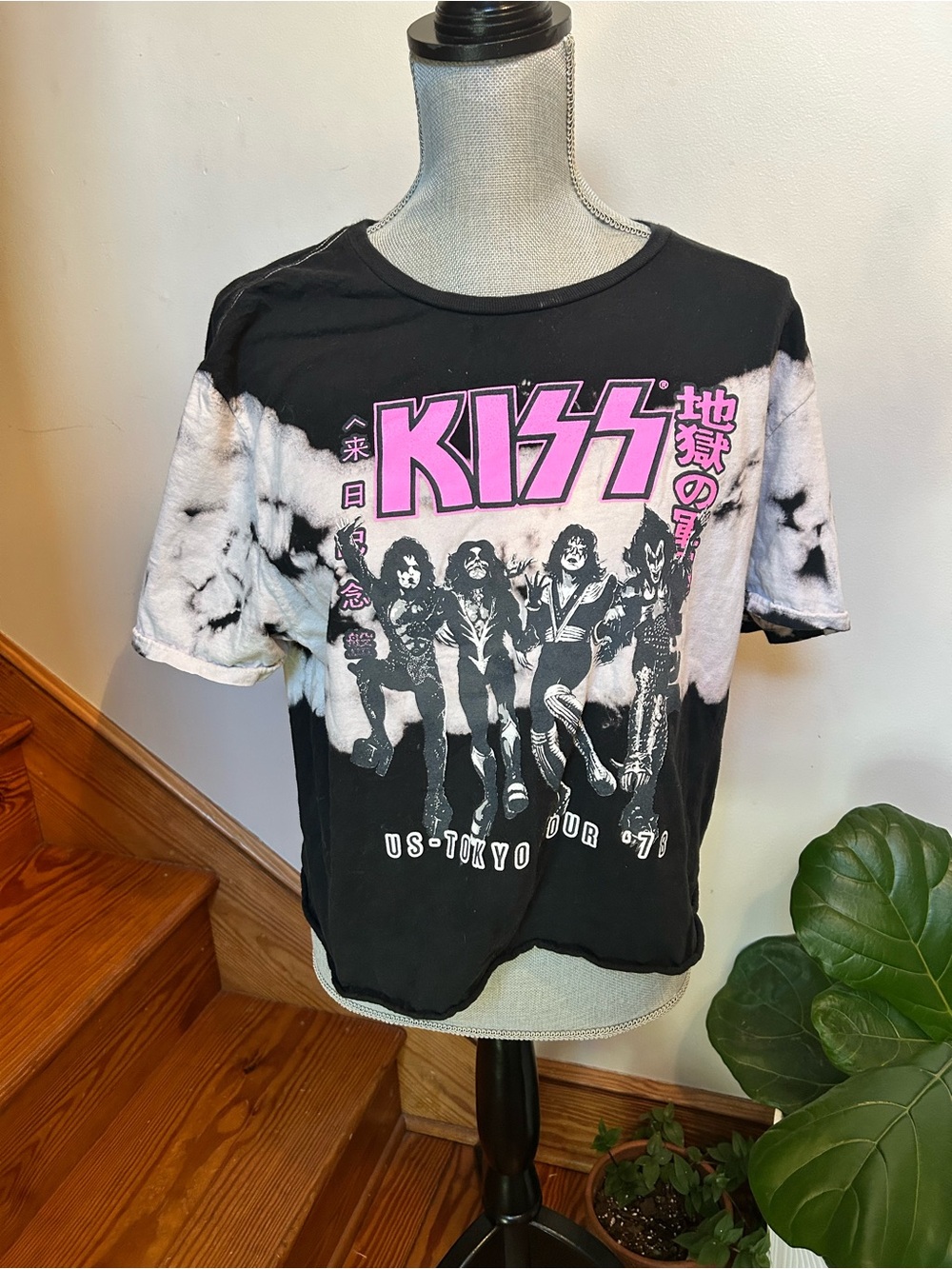 KISS Graphic Tie-Dye Tee - Black & Pink